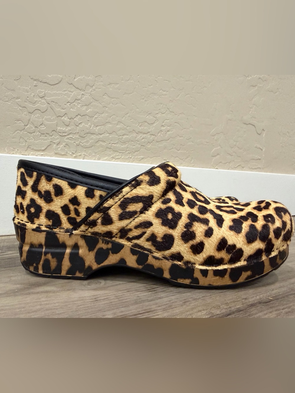 Dansko Professional Leopard Haircalf Clogs Size 38 NWOT